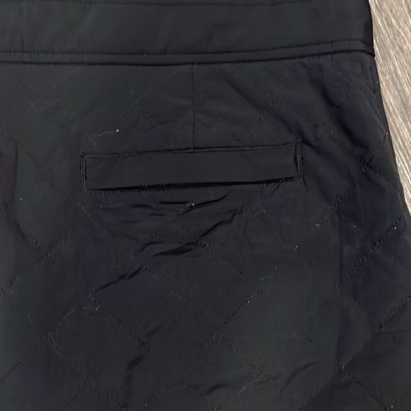Athleta black quilted toasty buns insulated mini skirt size 6 - Picture 4 of 7
